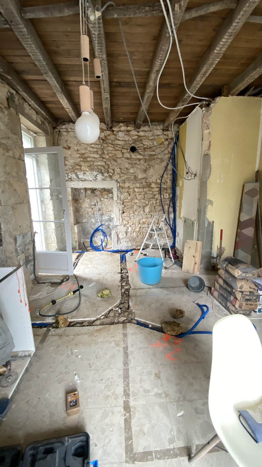 Chantier de rénovation électrique maison en pierre